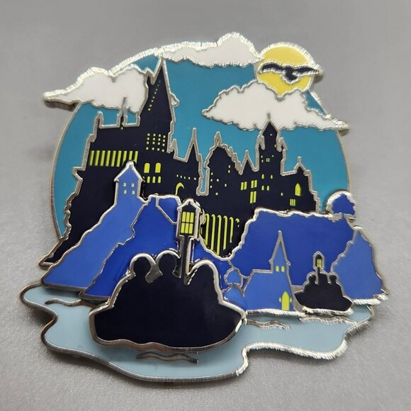 Universal Studios Wizarding World of Harry Potter Hogwarts Castle Boats Pin - Picture 1 of 2